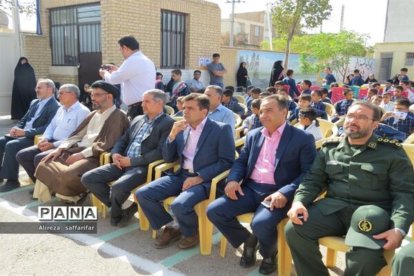 نواخته شدن زنگ  عاطفه‌ها در اردستان