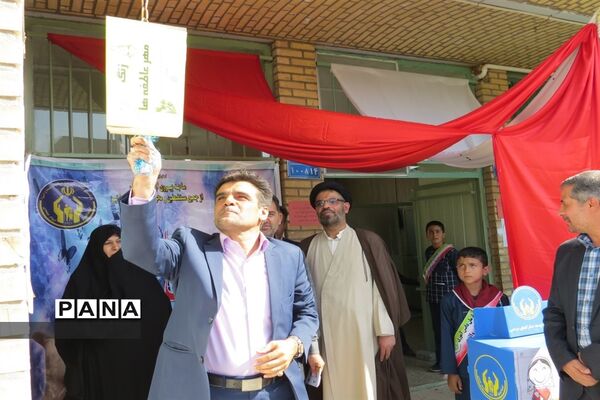 نواخته شدن زنگ  عاطفه‌ها در اردستان