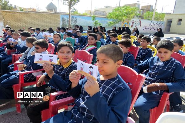 نواخته شدن زنگ  عاطفه‌ها در اردستان