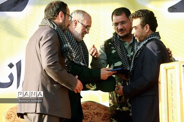 تجمع اقتدار عاشورایی فرماندهان واحدهای پیشگام بسیج دانش آموزی