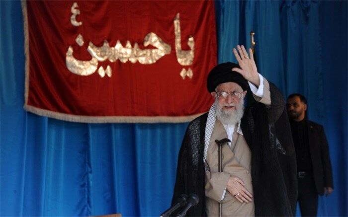 حضور رهبر انقلاب  در ورزشگاه یکصد هزار نفری آزادی