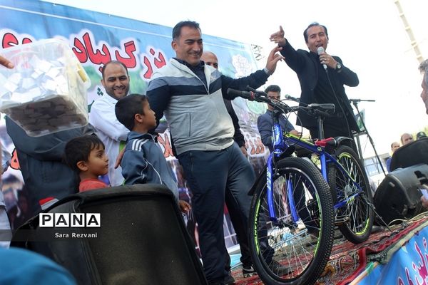 همایش پیاده روی خانوادگی گرامیداشت هفته نیروی انتظامی در اسلامشهر