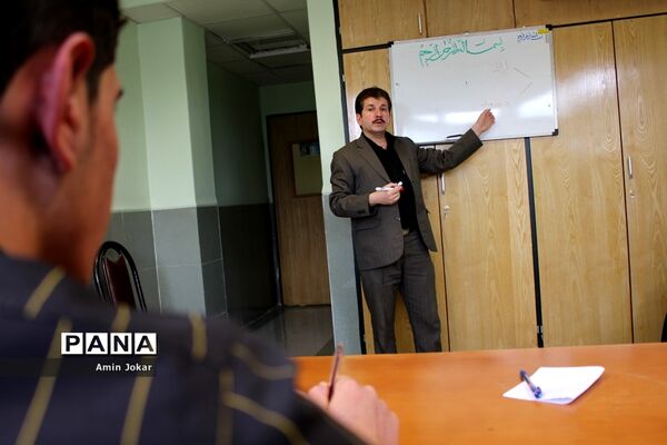 برگزاری کارگاه آموزشی فن سخن‌وری ویژه نمایندگان نهمین دوره مجلس دانش‌آموزی فارس در شیراز