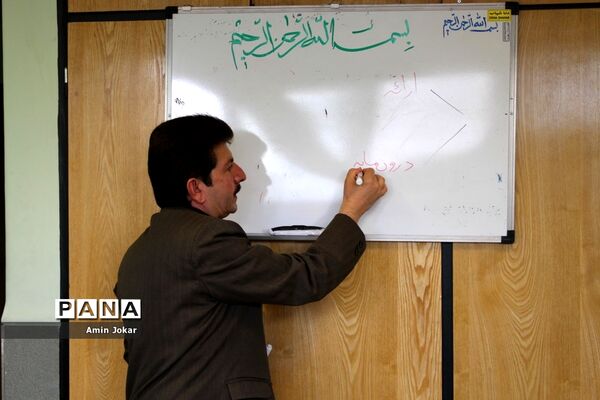 برگزاری کارگاه آموزشی فن سخن‌وری ویژه نمایندگان نهمین دوره مجلس دانش‌آموزی فارس در شیراز