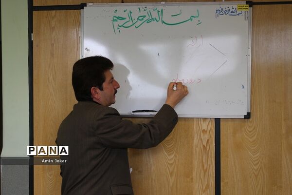 برگزاری کارگاه آموزشی فن سخن‌وری ویژه نمایندگان نهمین دوره مجلس دانش‌آموزی فارس در شیراز