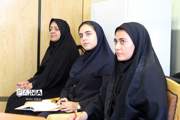 برگزاری کارگاه آموزشی فن سخن‌وری ویژه نمایندگان نهمین دوره مجلس دانش‌آموزی فارس در شیراز