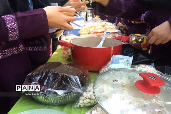 بازارچه خیریه دبیرستان الزهرا گله دار