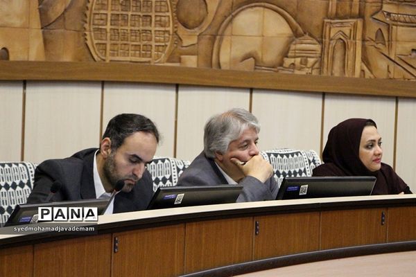 نشست خبری کمیسیون گردشگری و عمرانی شورا شهر