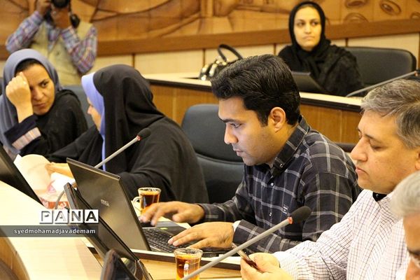 نشست خبری کمیسیون گردشگری و عمرانی شورا شهر