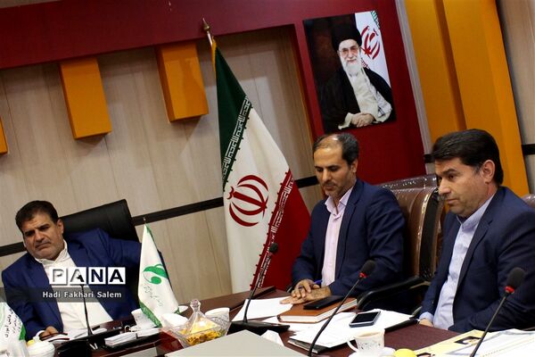 نشست نمایندگان مجلس دانش‌آموزی با مدیر‌کل آموزش و پرورش شهرستان‌های استان تهران