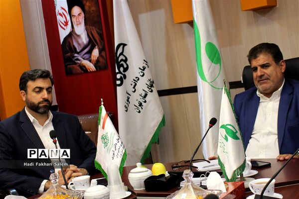 نشست نمایندگان مجلس دانش‌آموزی با مدیر‌کل آموزش و پرورش شهرستان‌های استان تهران