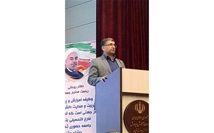 مدرسه باید به یک نهاد فرهنگی تبدیل شود