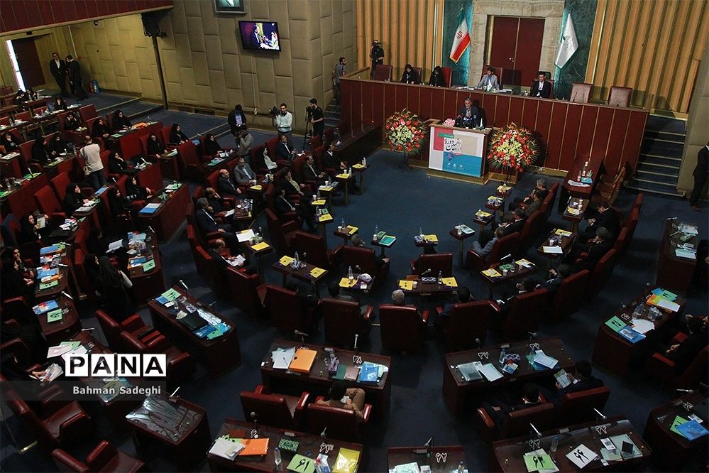 نخستین نشست نهمین دوره مجلس دانش‌آموزی