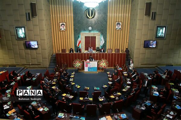 نخستین نشست نهمین دوره مجلس دانش‌آموزی