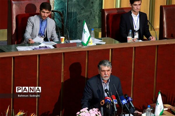 نخستین نشست نهمین دوره مجلس دانش‌آموزی