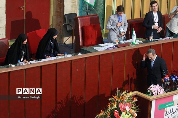 نخستین نشست نهمین دوره مجلس دانش‌آموزی