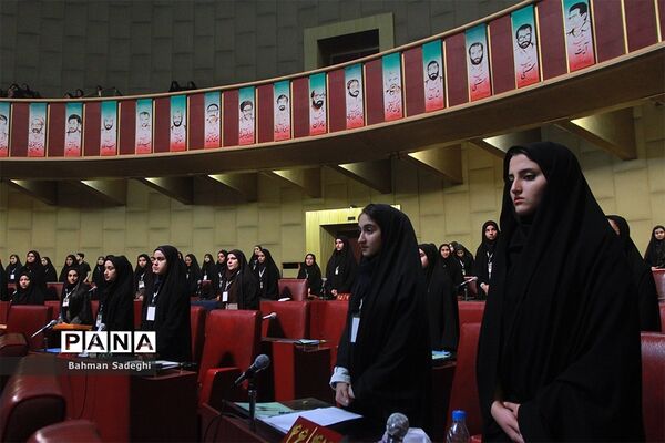 نخستین نشست نهمین دوره مجلس دانش‌آموزی