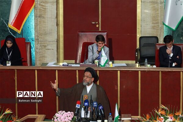 حضور وزیر اطلاعات در نهمین دوره مجلس دانش آموزی