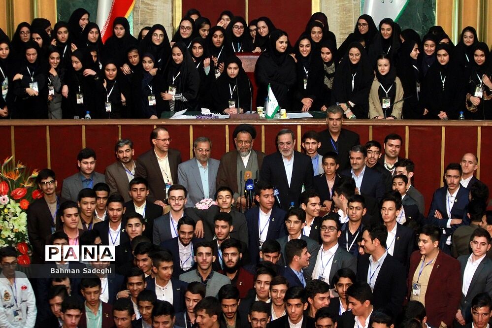 حضور وزیر اطلاعات در نهمین دوره مجلس دانش آموزی