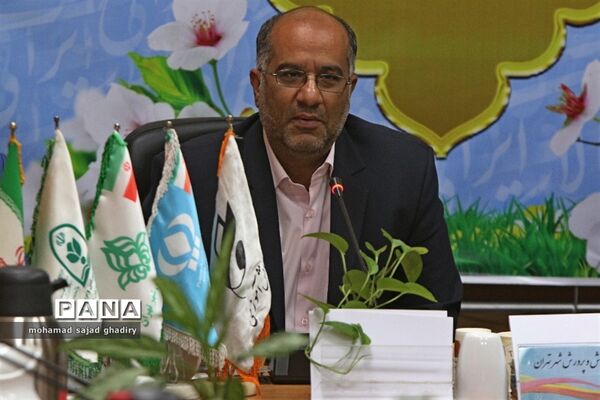 نشست نمایندگان مجلس دانش‌آموزی با مدیر‌کل آموزش و پرورش شهر تهران