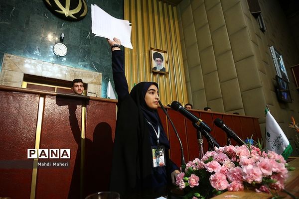 دومین روز از نخستین نشست نهمین دوره مجلس دانش‌آموزی-2