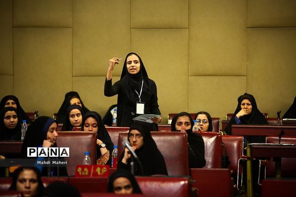 دومین روز از نخستین نشست نهمین دوره مجلس دانش‌آموزی-2