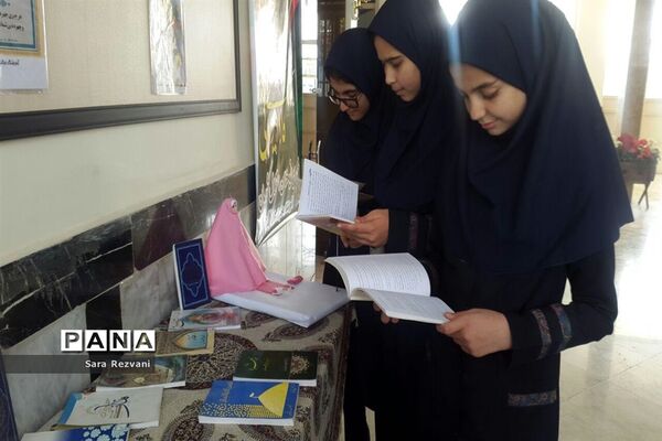 برگزاری نماز جماعت با حضور ائمه جمعه اسلامشهر و احمد آباد مستوفی در واحدهای آموزشی