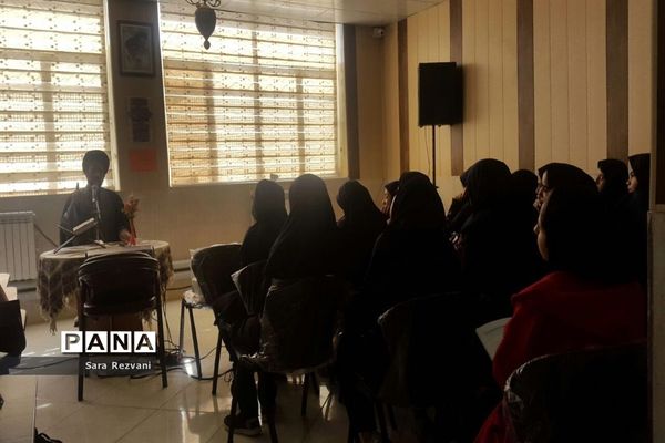 برگزاری نماز جماعت با حضور ائمه جمعه اسلامشهر و احمد آباد مستوفی در واحدهای آموزشی