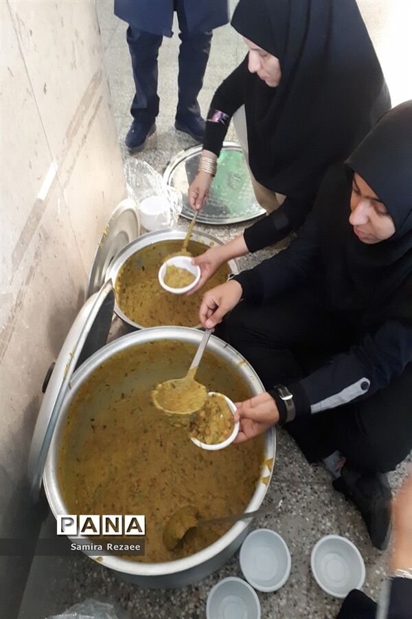 توزیع آش نذری به مناسبت شهادت حضرت رقیه (س)  در مدارس شیراز