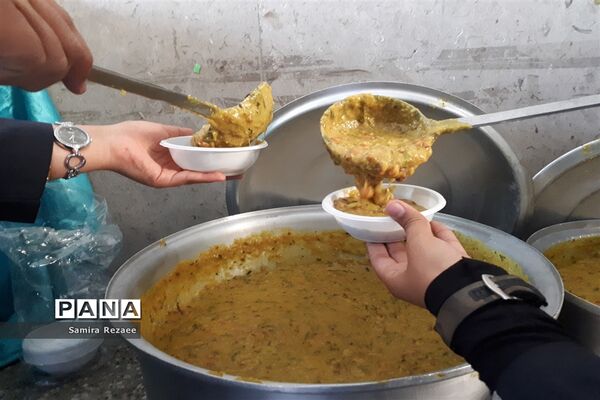 توزیع آش نذری به مناسبت شهادت حضرت رقیه (س)  در مدارس شیراز