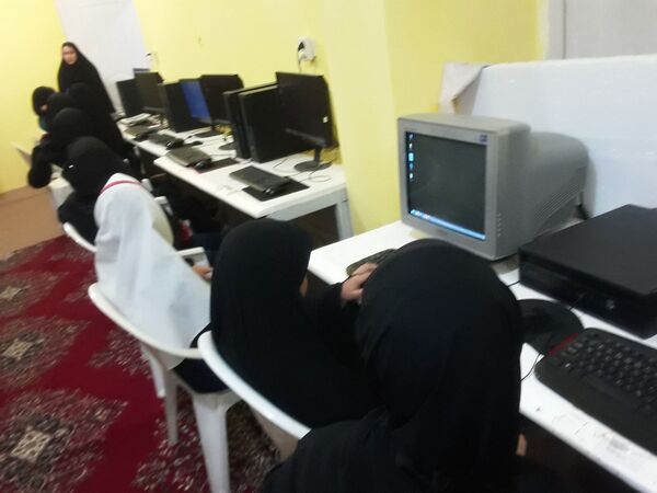 کلاس یادگیری کار با رایانه در کانون لقمان