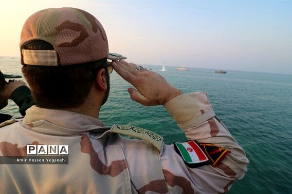 مانور نیروی دریایی جزیره کیش به مناسبت هفته ناجا در جزیره کیش