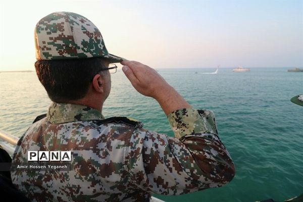 مانور نیروی دریایی جزیره کیش به مناسبت هفته ناجا در جزیره کیش