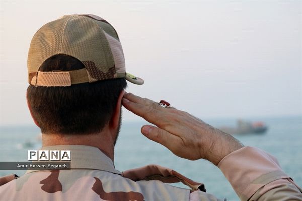 مانور نیروی دریایی جزیره کیش به مناسبت هفته ناجا در جزیره کیش