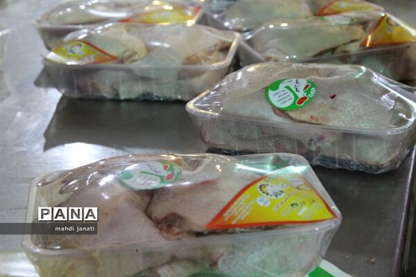 بازدید خبرنگاران از کشتارگاه صنعتی مرغ بهاران