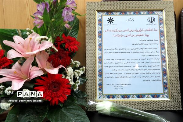 دیدار جمعی از مدال آوران و نخبگان مدارس  پسرانه تیزهوشان یزد با فرمانده نیروی انتظامی استان