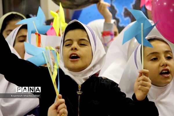 حضور دانش آموزان در کانون فکری ، کودکان و نوجوانان آذربایجان غربی «بمناسبت روز جهانی کودک»