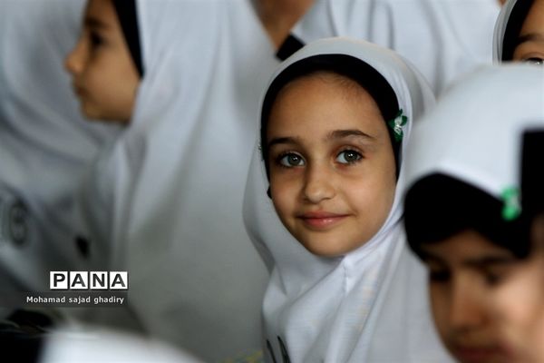 مراسم آغازین آموزش رسمی قرآن به دانش‌آموزان ابتدایی