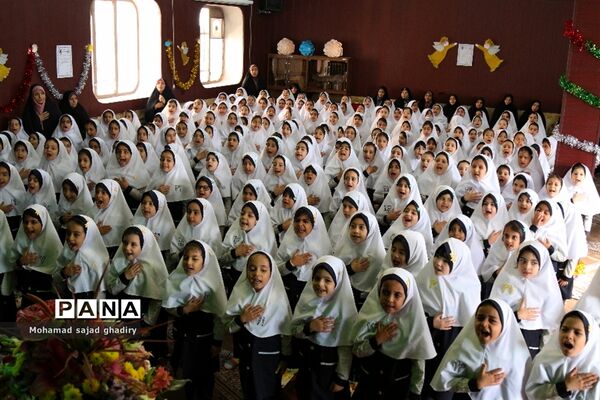 مراسم آغازین آموزش رسمی قرآن به دانش‌آموزان ابتدایی