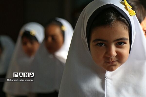 مراسم آغازین آموزش رسمی قرآن به دانش‌آموزان ابتدایی