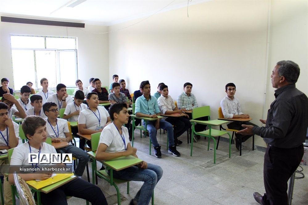 استفاده از مشاوران خرید خدمت برای جبران کمبود مشاوره در مدرسه