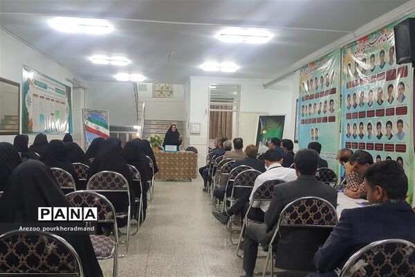 برگزاری کارگروه مشترک دبیرستان‌های پسرانه و دخترانه استعداد درخشان دکتر رمضانخانی و دکتر شاهی ناحیه یک یزد