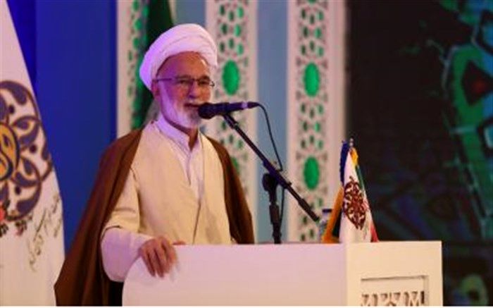 رونمایی از پوستر طرح مصباح الهدی در همایش مبلغین و روحانیون مدارس امین استان مرکزی