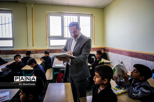 بازدید وزیر آموزش و پرورش از مدارس منطقه جوادآباد و افتتاح مدرسه اتباع