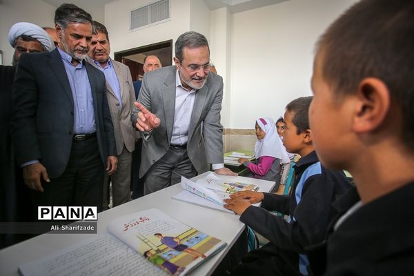 بازدید وزیر آموزش و پرورش از مدارس منطقه جوادآباد و افتتاح مدرسه اتباع