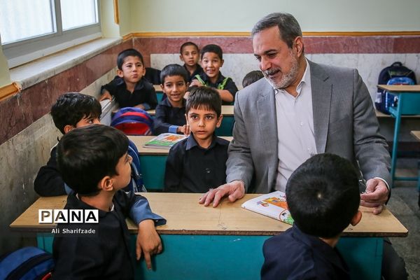 بازدید وزیر آموزش و پرورش از مدارس منطقه جوادآباد و افتتاح مدرسه اتباع