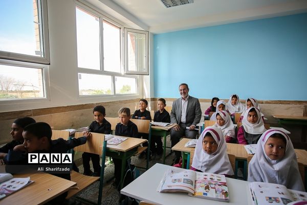 بازدید وزیر آموزش و پرورش از مدارس منطقه جوادآباد و افتتاح مدرسه اتباع