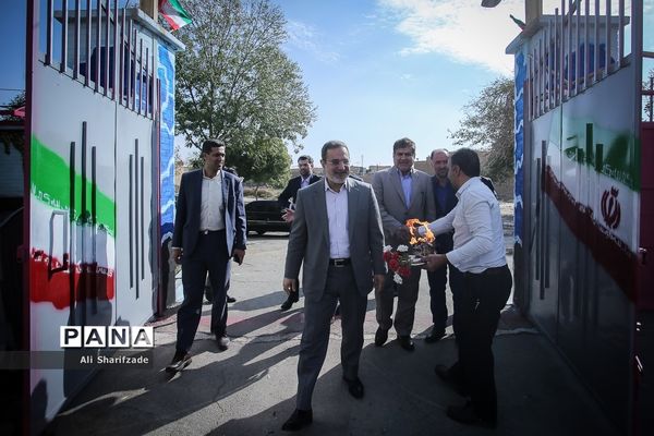 بازدید وزیر آموزش و پرورش از مدارس منطقه جوادآباد و افتتاح مدرسه اتباع