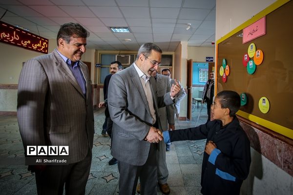 بازدید وزیر آموزش و پرورش از مدارس منطقه جوادآباد و افتتاح مدرسه اتباع