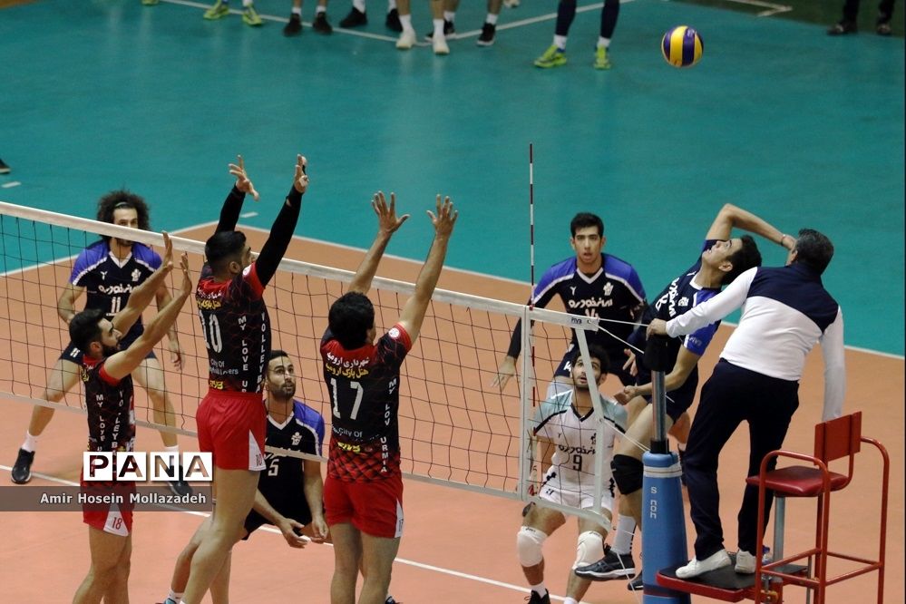 دیدار تیم های والیبال پیکان و شهرداری ارومیه